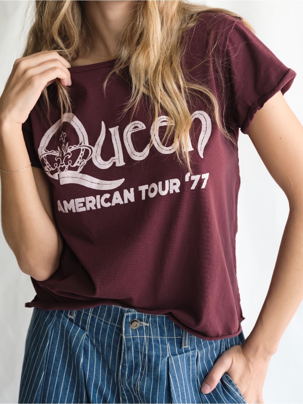 Queen Tee - Picture 2 of 3